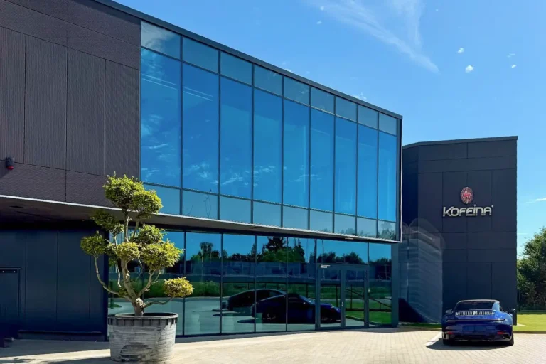 Fasada aluminiowa hala produkcyjna kofeina w Łodzi